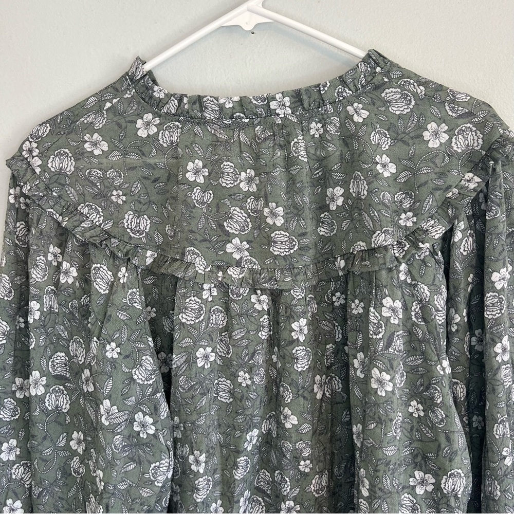 NWT Hope & Harlow Ruffle Neck Cuff Sleeve Gray Green Floral Blouse Sz XL Cottage - Picture 15 of 16